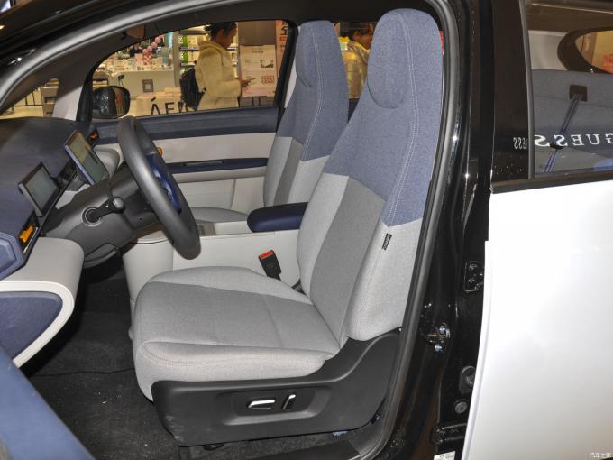 U2 portes 5 Seater 6.6kw Front Drive du véhicule électrique 135km/H LHD 80/160Nm 5 3840×1742×1545mm 2